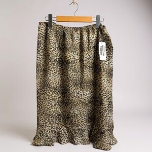 Chic Leopard Print Midi Skirt